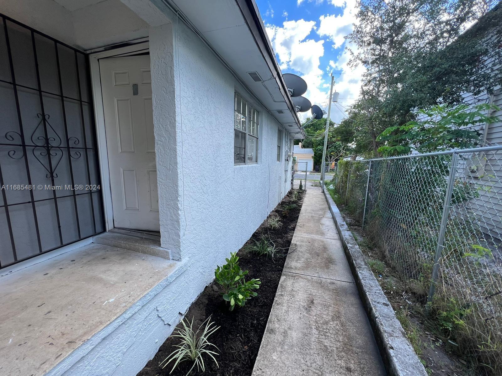 CLOWS - Residential Lease