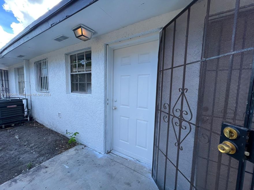 Centrally located 3-bed, 1-bath rental in downtown West Palm Beach, minutes from the beach, restaurants, and Brightline station. Includes central AC, in-unit washer/dryer, and a $300 flat fee for utilities (electricity and water). Fast approval.