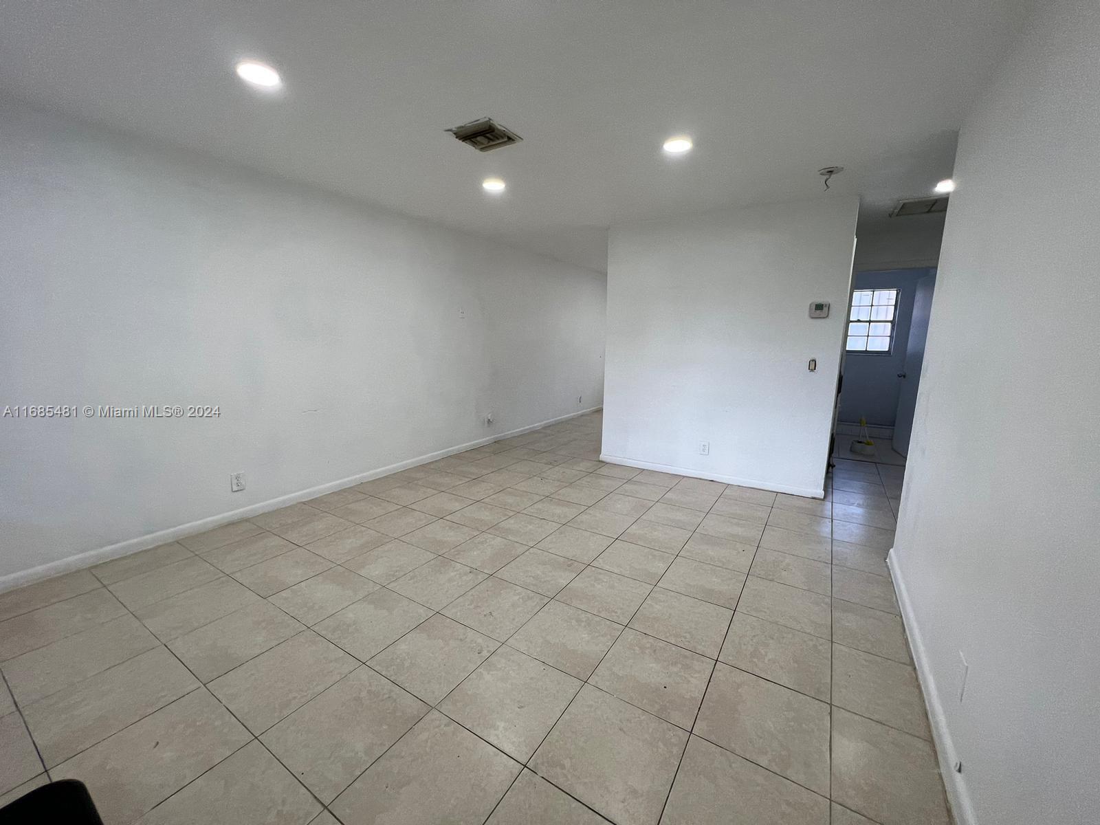 CLOWS - Residential Lease