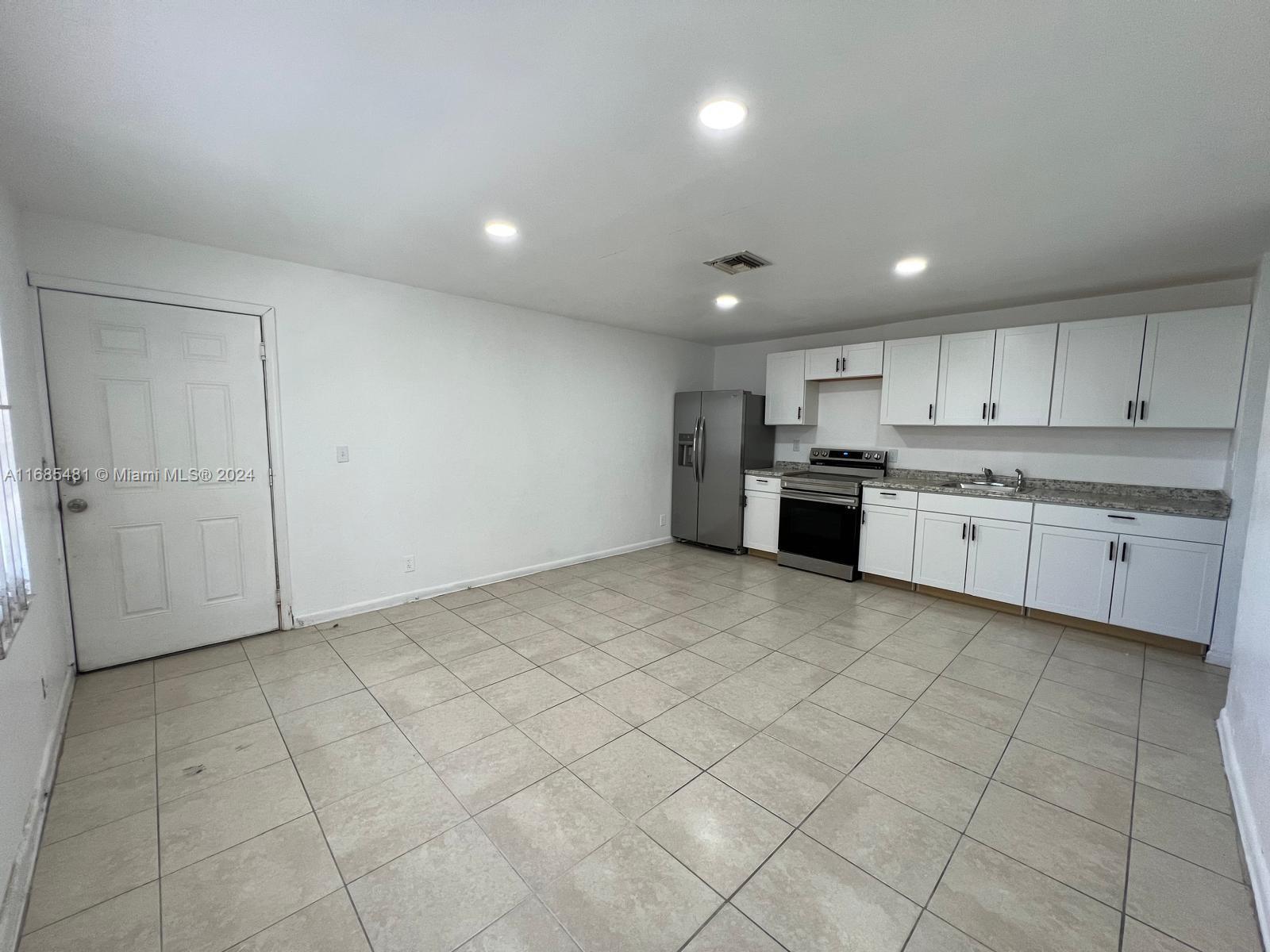 CLOWS - Residential Lease