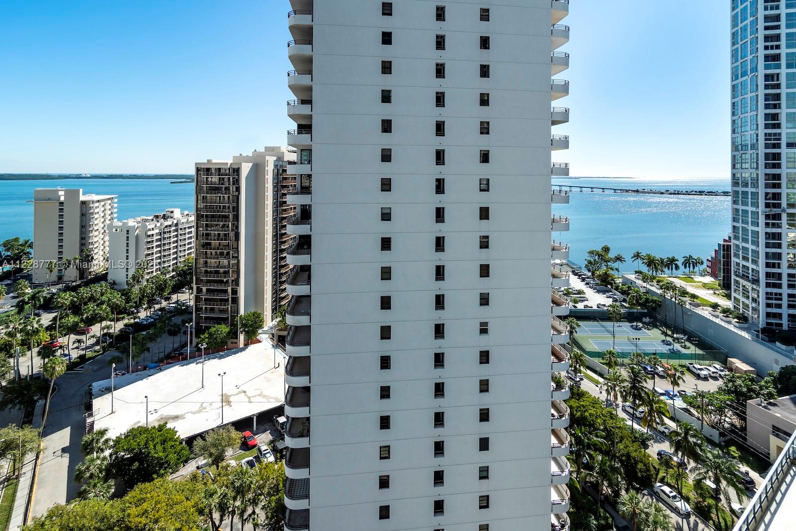 Photo 10 of 34 of 1451 Brickell Ave 1601 condo