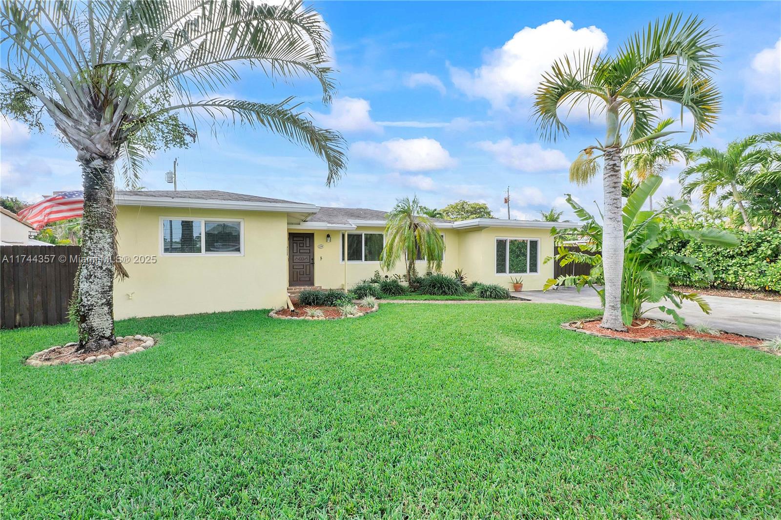 3198 Mckinley St, Hollywood, Broward County, Florida - 3 Bedrooms  
2 Bathrooms - 