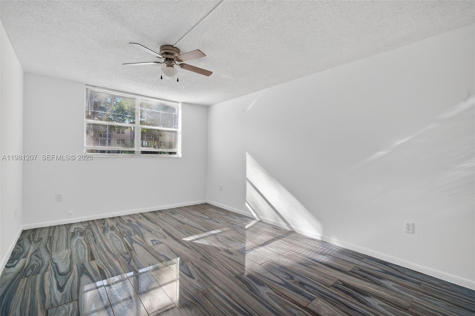 LIME BAY CONDOMINIUM 5 - Residential Lease