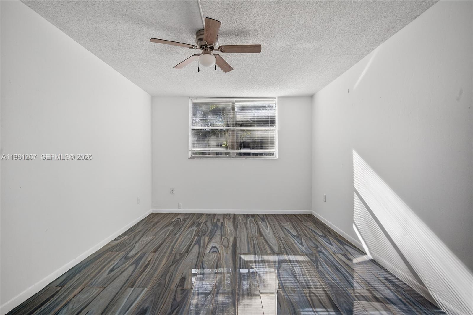 LIME BAY CONDOMINIUM 5 - Residential Lease