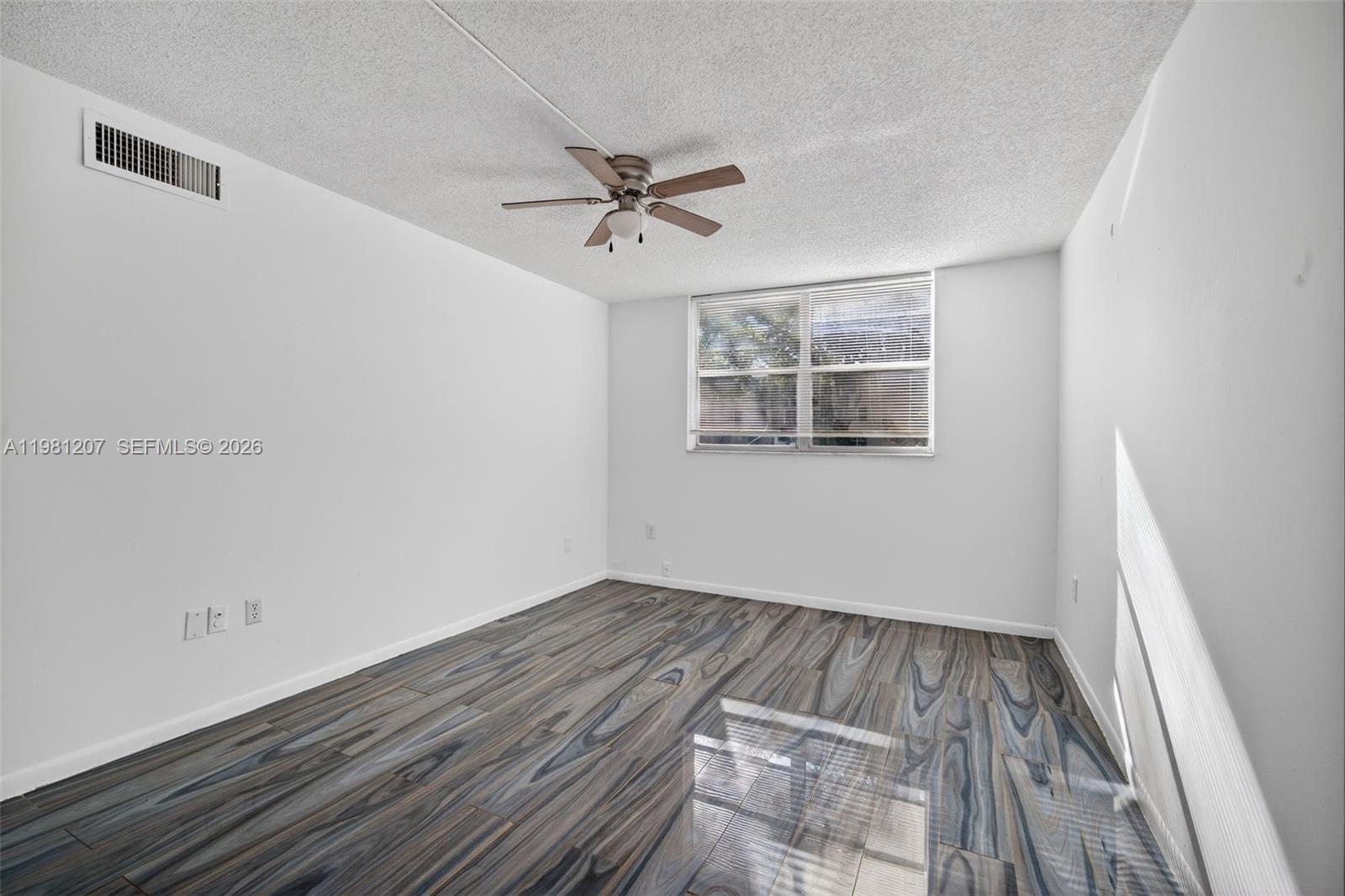 LIME BAY CONDOMINIUM 5 - Residential Lease