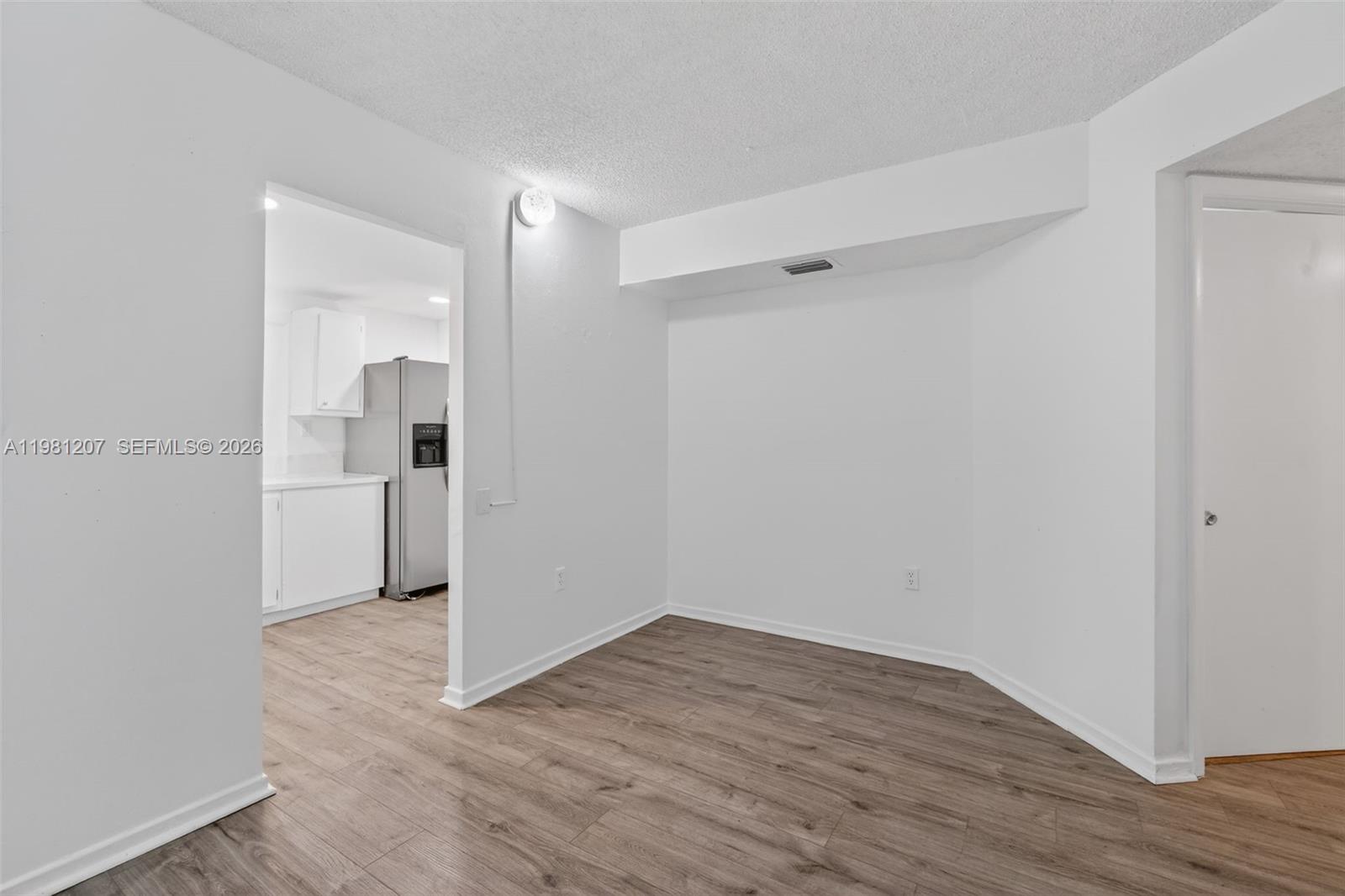 LIME BAY CONDOMINIUM 5 - Residential Lease