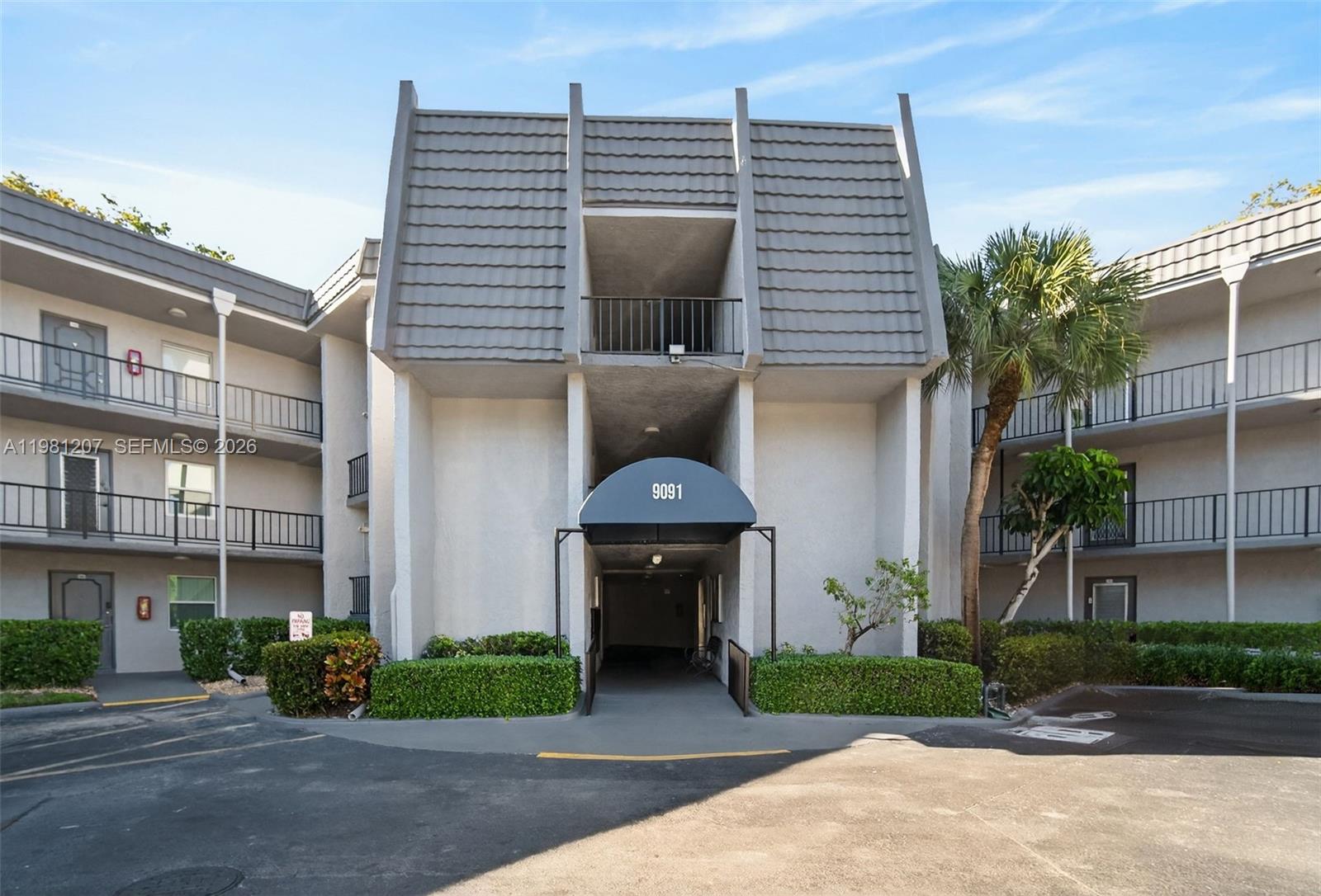 LIME BAY CONDOMINIUM 5 - Residential Lease