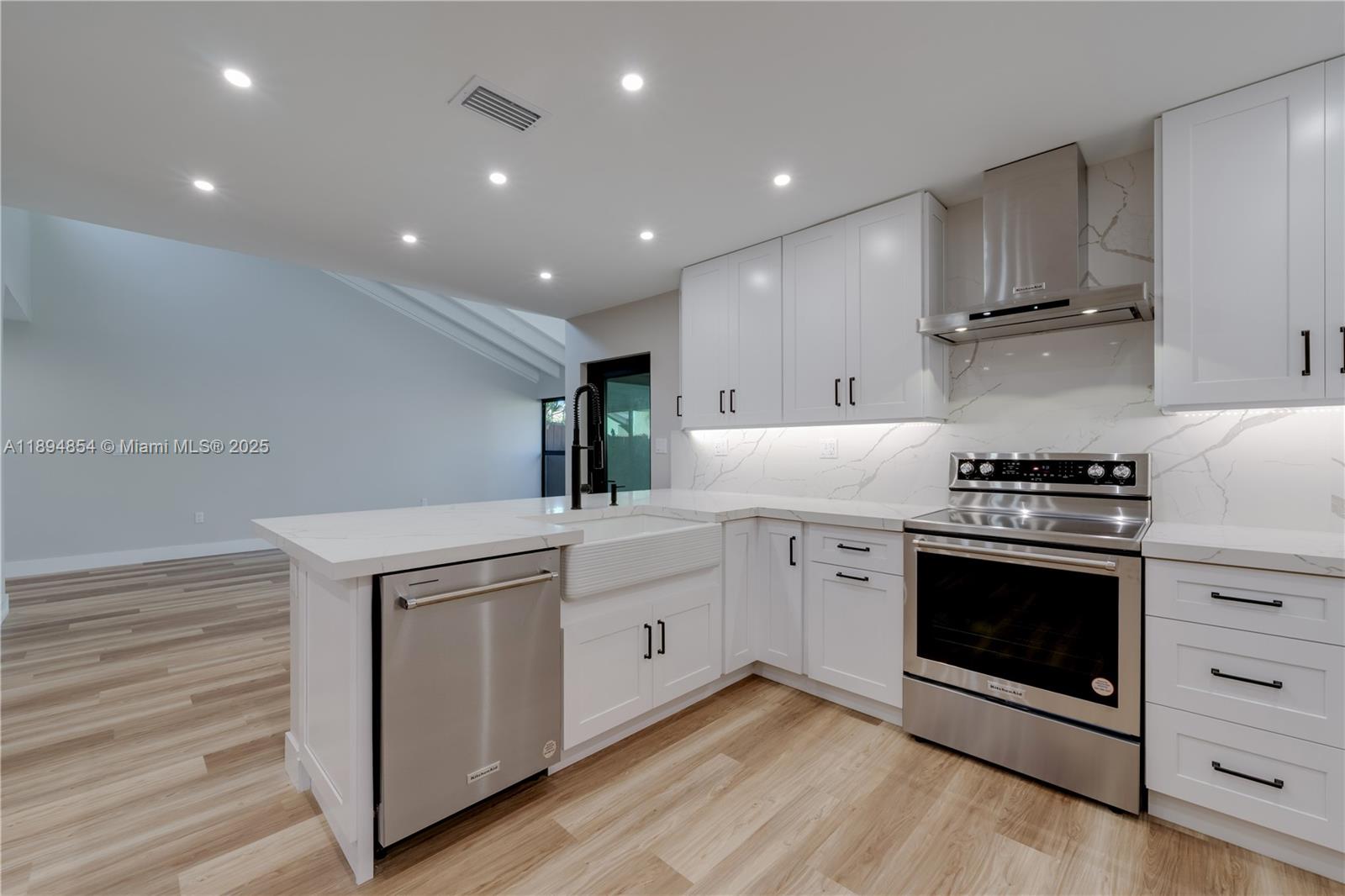 13114 SW 90th Ct, Miami, FL, 33176/$749,000 2 13114 SW 90th Ct
