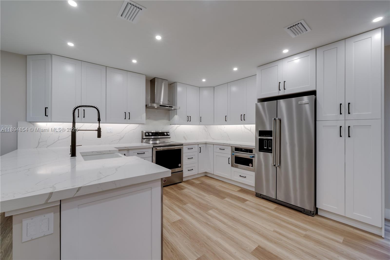 13114 SW 90th Ct, Miami, FL, 33176/$749,000 4 13114 SW 90th Ct