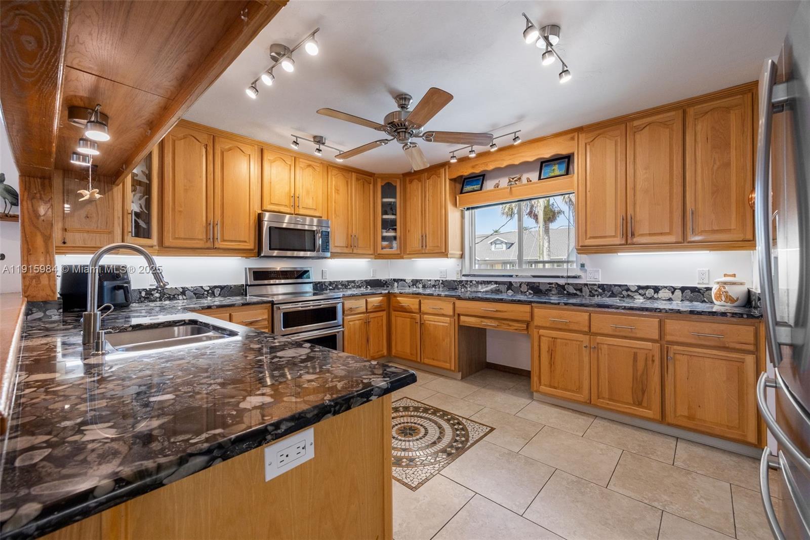 PALM ISLES - Residential