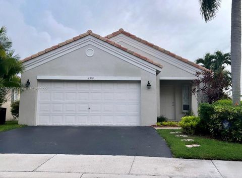 Photo of 4370 Pine Ridge Ct, Weston, FL 33331 (MLS # A11856577) Photo of 4370 Pine Ridge Ct, Weston, FL 33331 (MLS # A11856577)