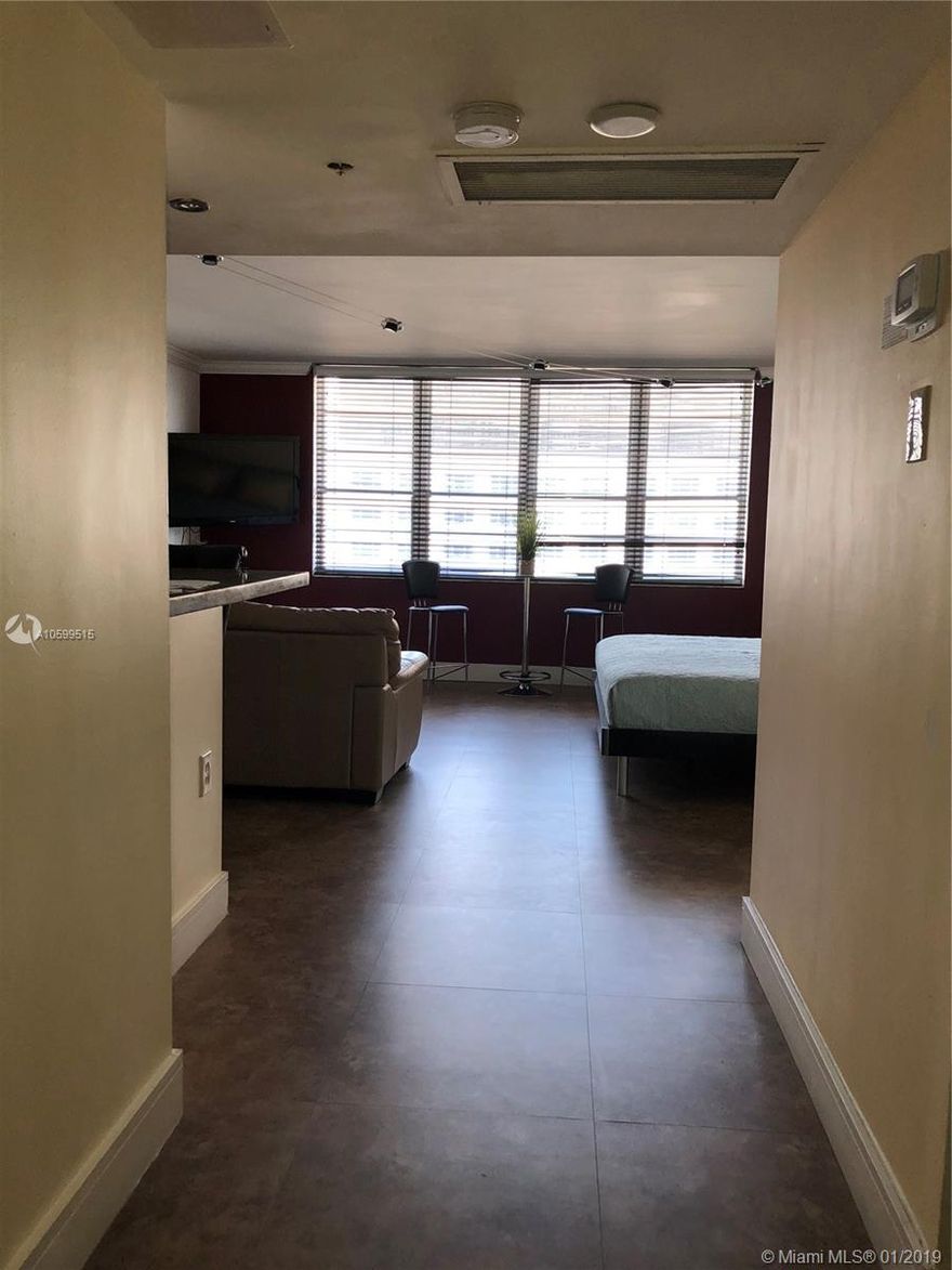 STUDIO AT THE FAMOUS DECOPLAGE WITHIN WALKING DISTANCE TO THE MOST TRENDY RESTAURANTS AND PLACES IN SOBE. WHERE LINCOLN RD MEETS THE OCEAN, ACROSS FROM THE RITZ CARLTON AND NEXT TO THE LOWES HOTEL.RENOVATED HEATED POOL AND NEW GYM .*FULLY FURNISHED UNIT* UTILITIES INCLUDED (WATER, SEWER, ELECTRICITY, WIFI, 1 VALET SPACE). AVAILABLE FOR 6 MONTH OR ONE YEAR. *EASY TO SHOW* KEYS AT LEASING OFFICE