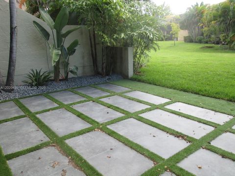 3843 Alcantara Ave 76B Doral FL 33178