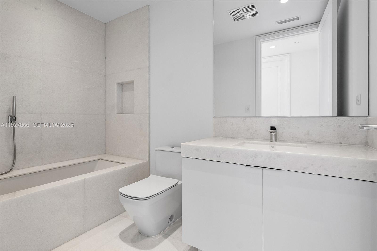 THE ESTATES OF AQUALINA - Residential