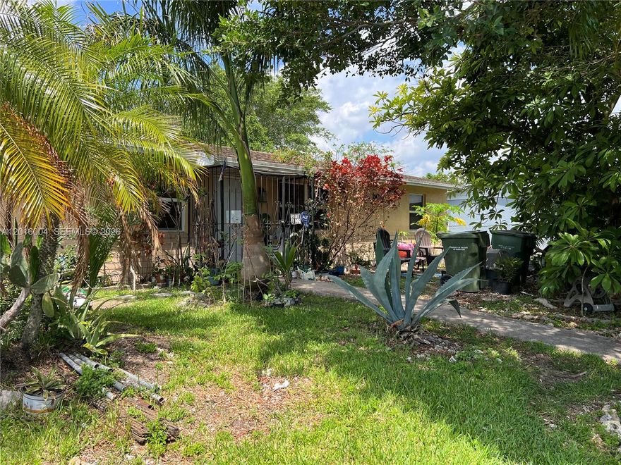 Welcome to this charming single family home in sought after Avocado Villas in booming Homestead, featuring 3 bedroom and 2 full baths, granite kitchen in an oversized 7,500 sf lot ideal for a boat or RV.. It is a fantastic opportunity for investors and first time homebuyers. NO HOA OR CDD!  Large fully fenced yard, with shed and covered patio.  Yard is perfect for pool or future expansion.  The roof was done in 2018, A/C in 2022, Solar panels already installed allowing home to have dramatically lower FPL bills. 
Conveniently located near Krome Ave, US-1 and the Florida Turnpike, easy access to the Florida Keys, 30 minutes from Key Largo.