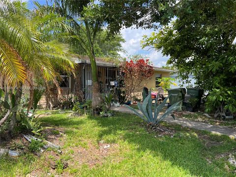Photo of 508 SW 17th Ave, Homestead, FL 33030 (MLS # A12016004)