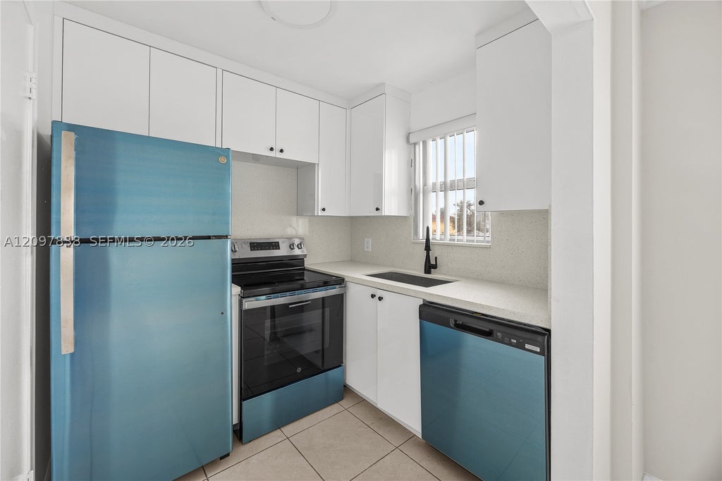 Photo of 4933 Hollywood Blvd #206, Hollywood, FL 33021 (MLS # A12097838)