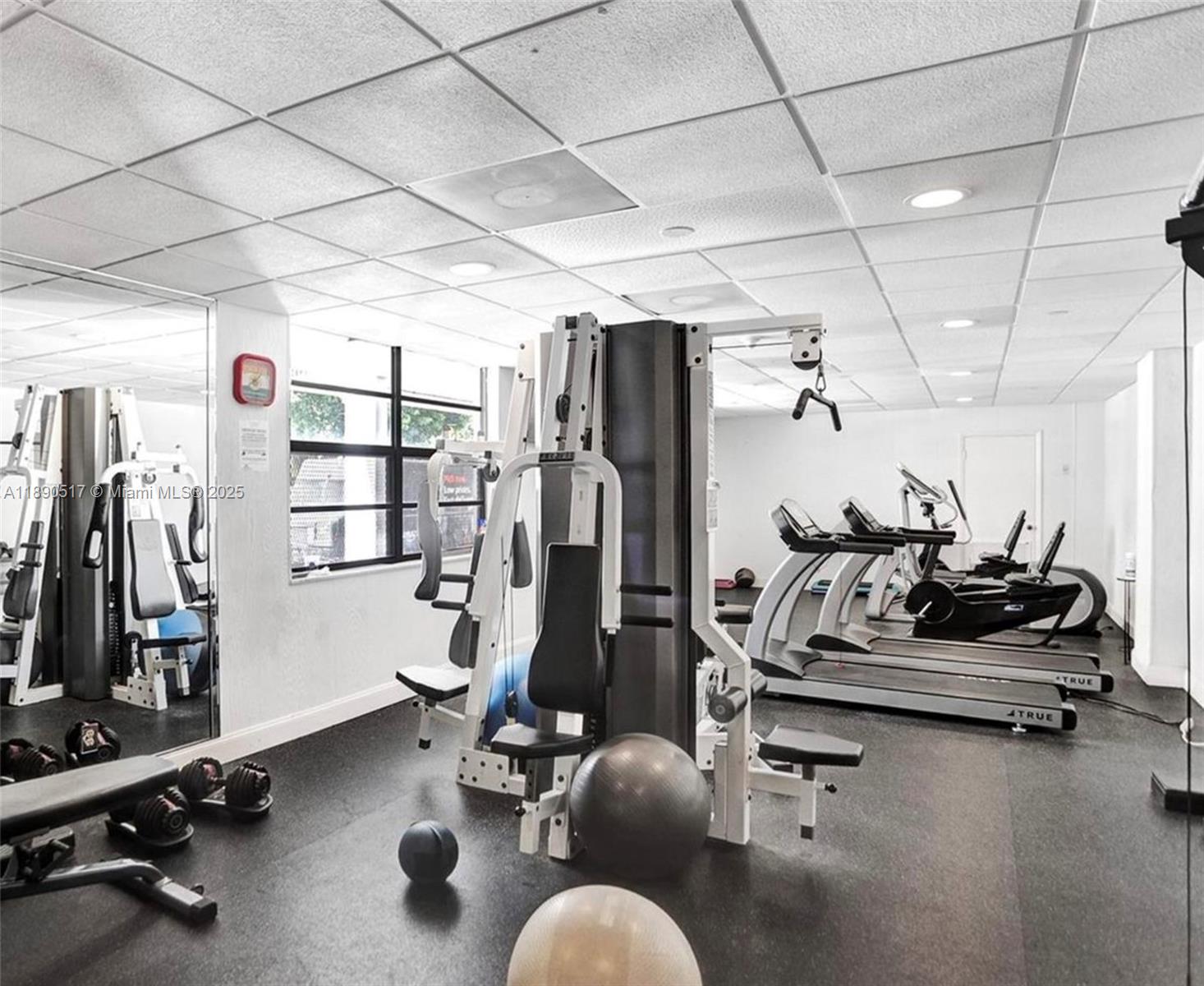 ISLAND BREAKERS CONDO - Residential Lease