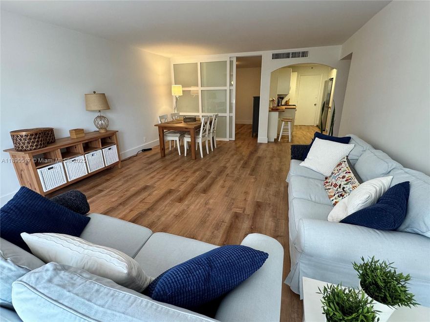Step into the tranquility of your Key Biscayne retreat! This newly remodeled 2-bedroom, 2-bathroom residence
offers a warm and adaptable living, featuring a versatile den that can transform into a 3rd bedroom, dining area,
home office, or even a cozy movie room. The master bedroom comes complete with its private en-suite bathroom,
and both baths have been thoughtfully updated with stylish sinks and finishes. Recently revamped, the apartment
boasts a freshly designed kitchen with custom-made cabinets and brand new appliances. Bask in the abundant
natural light within this well-established and peaceful building.The entire apartment has undergone recent
renovations and provides 1 storage. Within a short walk to the beach, this property invites you to experience
coastal living.