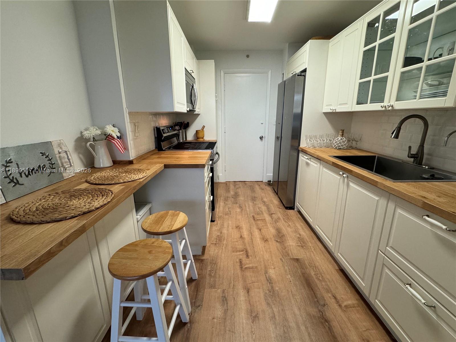 ISLAND BREAKERS CONDO - Residential Lease