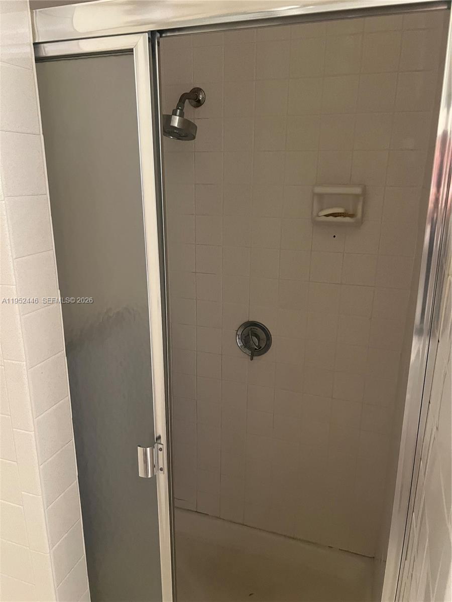 9801 Collins Ave CAB6