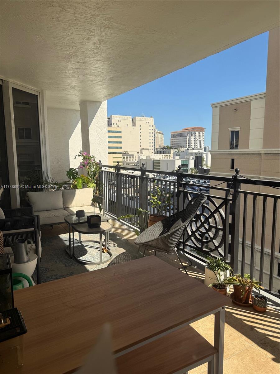 GABLES PARK TOWER - Residential