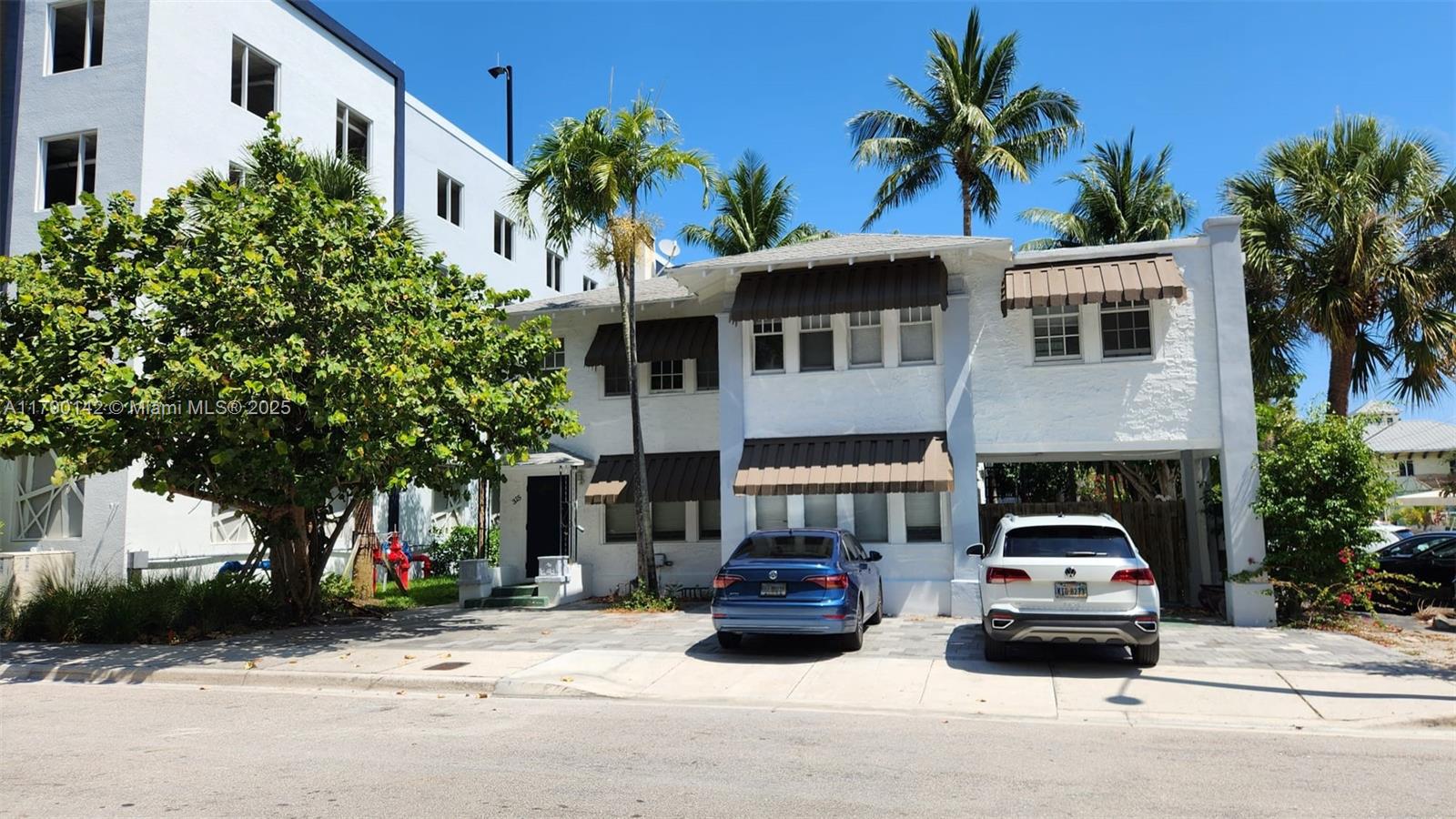 1 bedroom, 1 bathroom on first floor in a Key West style building with a private porch. Coin Laundry room in the building. Excelent location just by downtown West Palm Beach. 1 block from the intracoastal, walk to downtown Clematis. 1 mile from The Square, 0.6 mi to the Brightline station. Monthly water + gas fee $100. Rapid approval.