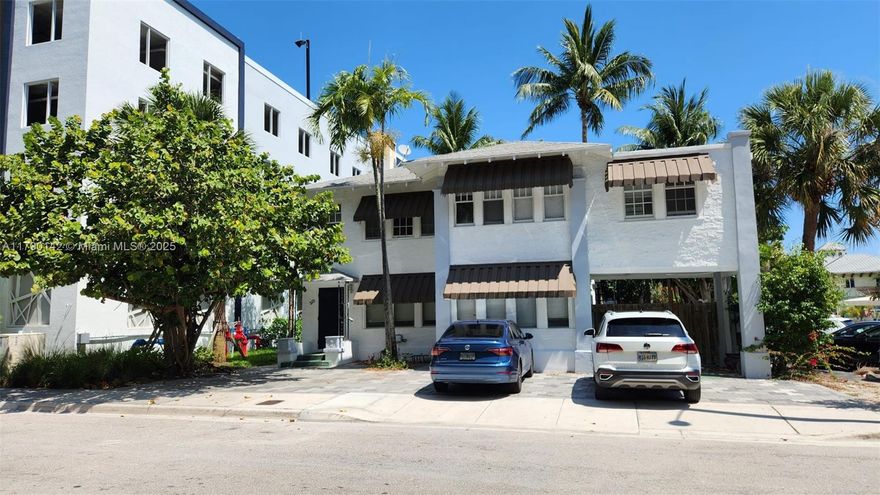1 bedroom, 1 bathroom on first floor in a Key West style building with a private porch. Coin Laundry room in the building. Excelent location just by downtown West Palm Beach. 1 block from the intracoastal, walk to downtown Clematis. 1 mile from The Square, 0.6 mi to the Brightline station. Monthly water + gas fee $100. Rapid approval.
