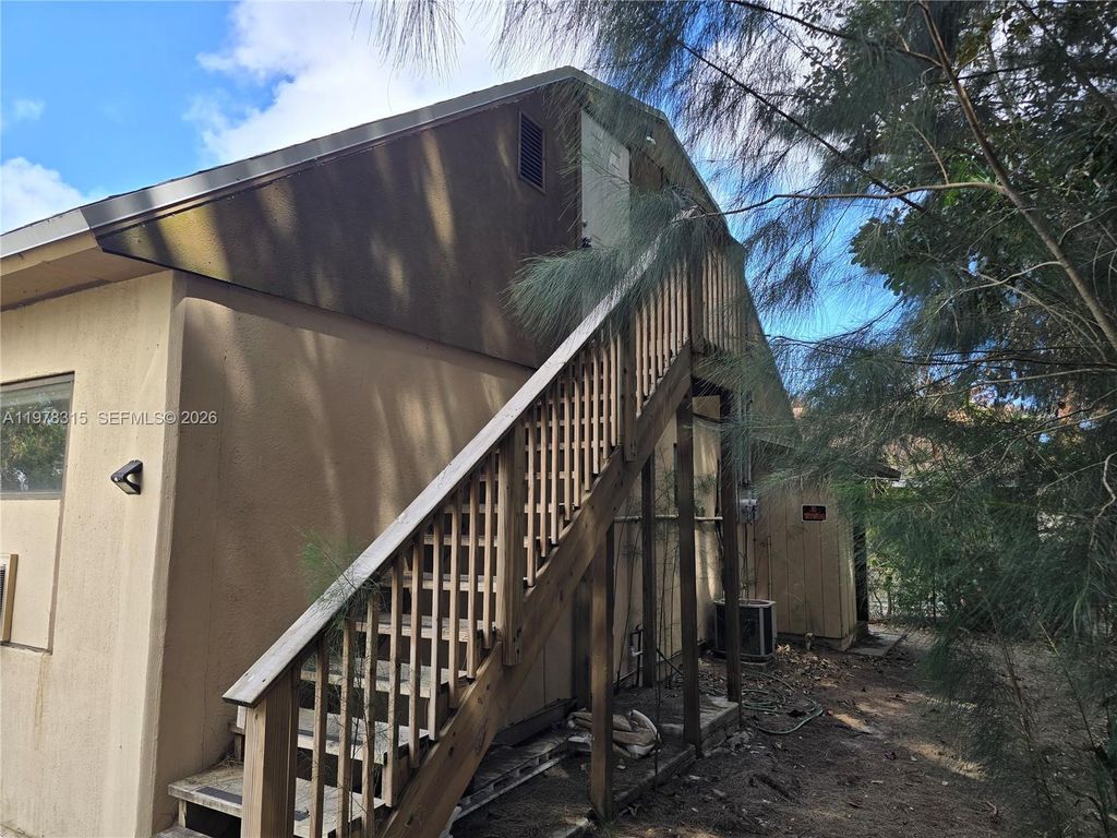 Photo of 3162 SE Hawthorne St, Stuart, FL 34997 (MLS # A11978315)