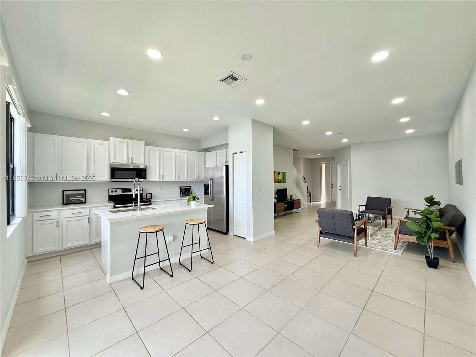1047 NW 33rd Mnr