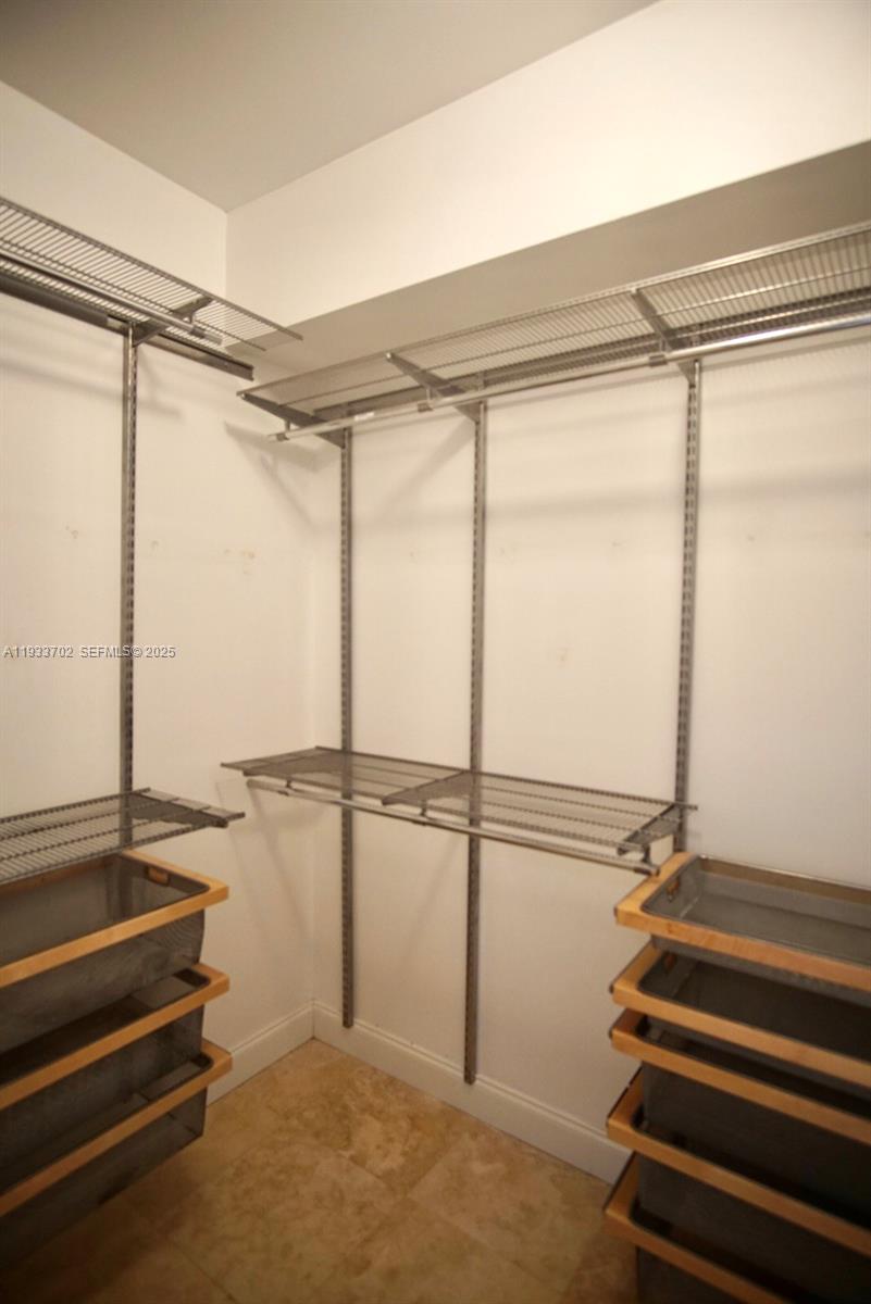 AVENTURA MARINA CONDO NUM - Residential