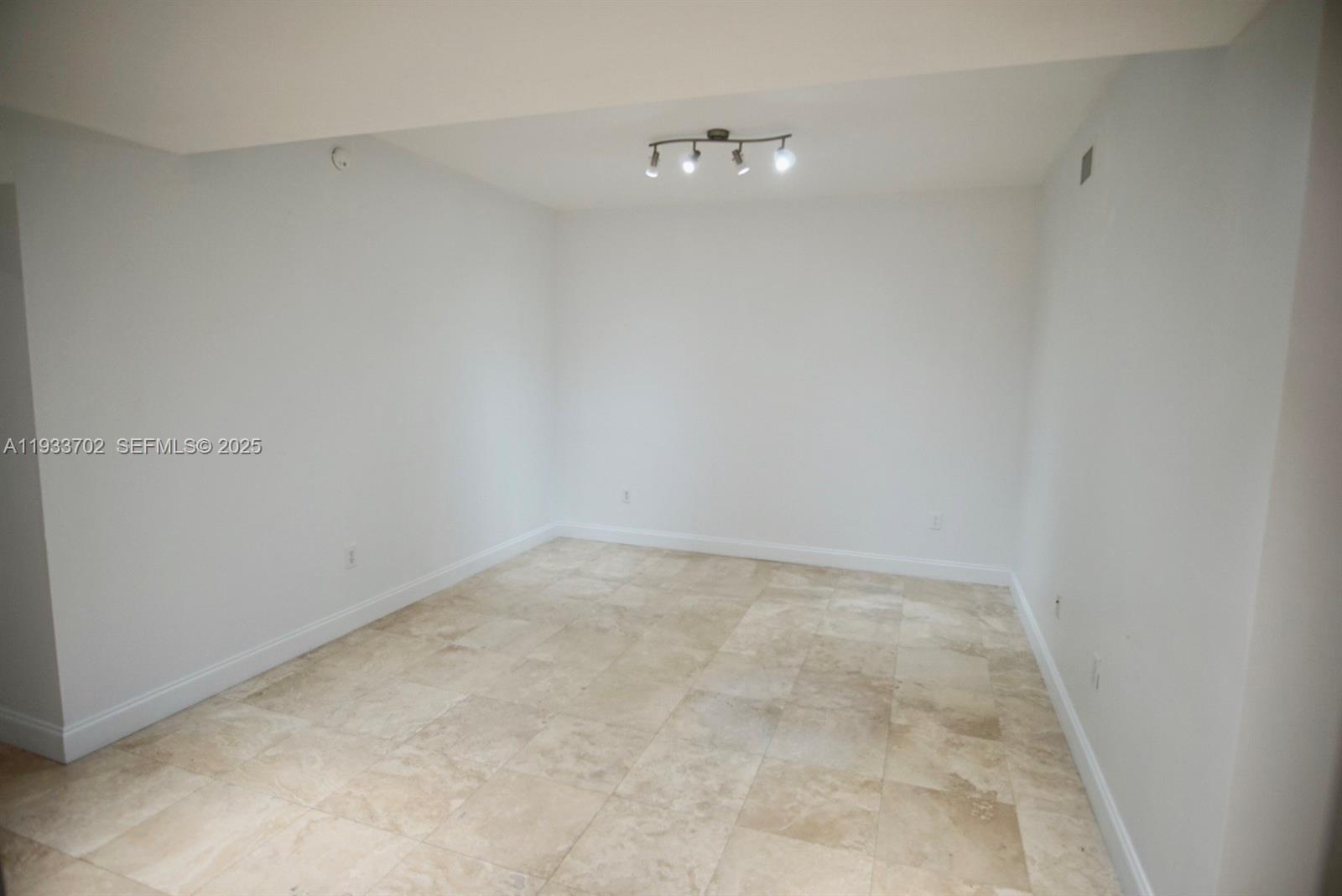 AVENTURA MARINA CONDO NUM - Residential