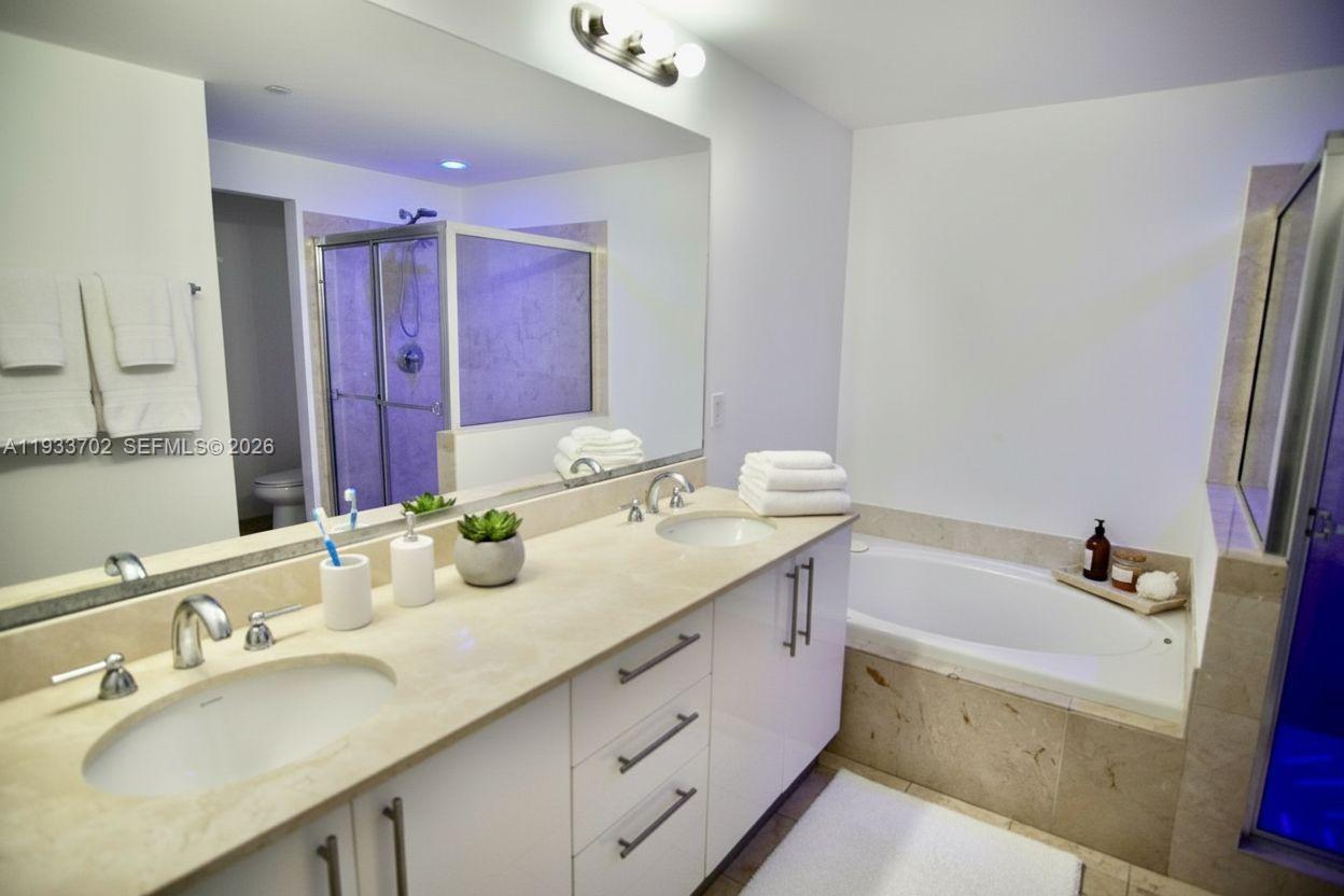 AVENTURA MARINA CONDO NUM - Residential