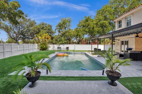 Single Family Residence in Hollywood FL 3990 Hyde Park Cir 37.jpg