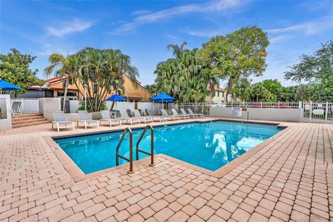 Single Family Residence in Hollywood FL 3990 Hyde Park Cir 58.jpg