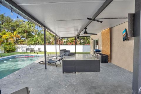 Single Family Residence in Hollywood FL 3990 Hyde Park Cir 36.jpg
