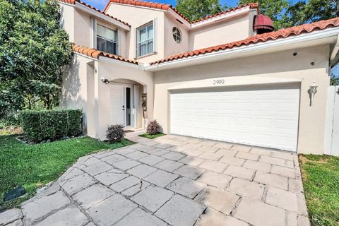 Single Family Residence in Hollywood FL 3990 Hyde Park Cir 2.jpg