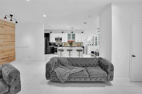 Single Family Residence in Hollywood FL 3990 Hyde Park Cir 13.jpg