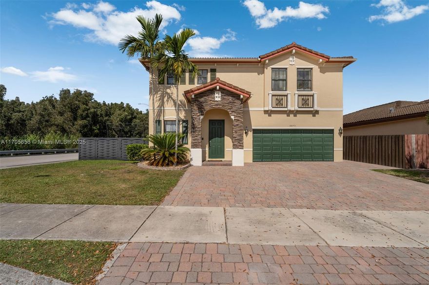 FOR SALE: SPACIOUS 2-story, 4-bedroom, 2.5-bathroom single-family home WITH POOL/SPA on an oversized corner lot. Built 2013, the first floor features formal dining and living rooms, an updated spacious kitchen with a large pantry, a family room, a half bathroom, and an oversized 2-car garage. Upstairs offers four bedrooms, including the primary suite with walk-in closets, a soaking tub, and a separate shower, plus a washer/dryer that is conveniently located. The backyard oasis includes an underground pool, spa, and travertine pavers. Located near top schools, parks, and shopping. Low Homeowners. Boats and RVs are permitted.