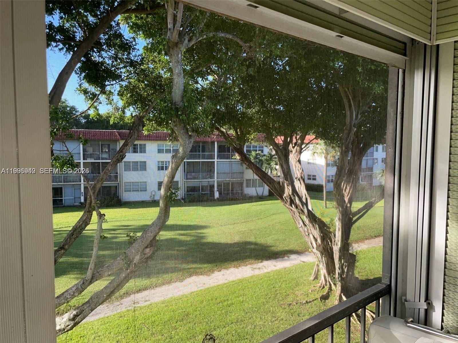 HOLLYBROOK GOLF AND - Residential