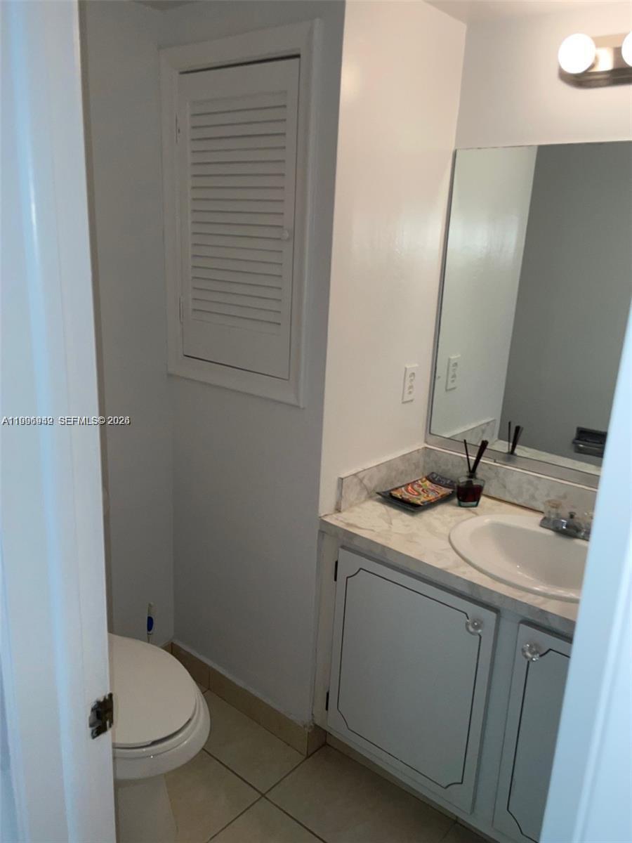 HOLLYBROOK GOLF AND - Residential