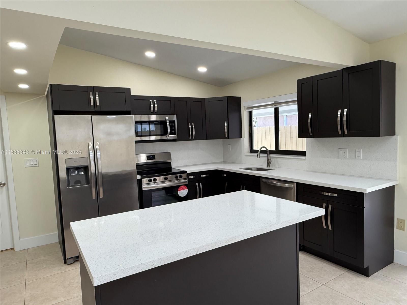 1061 NW 128th Ave, Miami, FL, 33182/$685,000 2 1061 NW 128th Ave