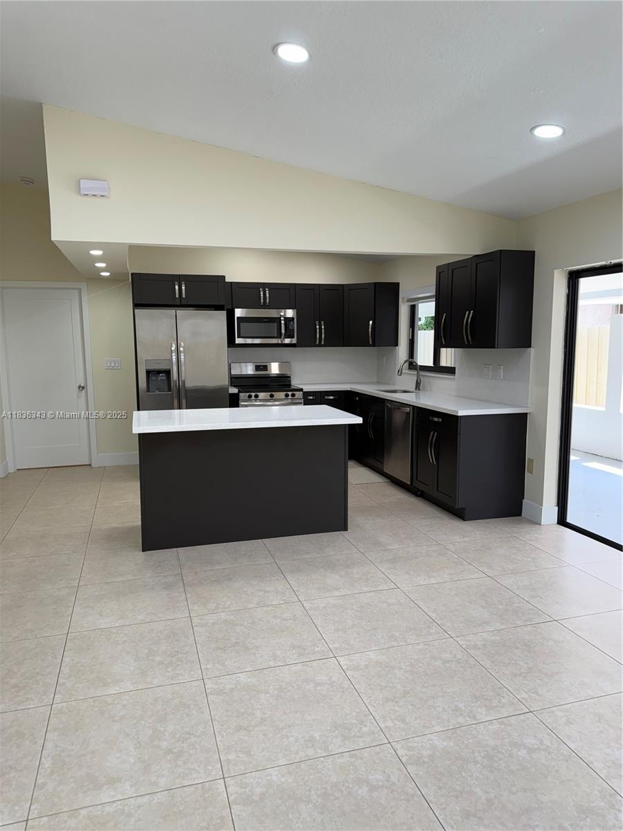 1061 NW 128th Ave, Miami, FL, 33182/$685,000 4 1061 NW 128th Ave