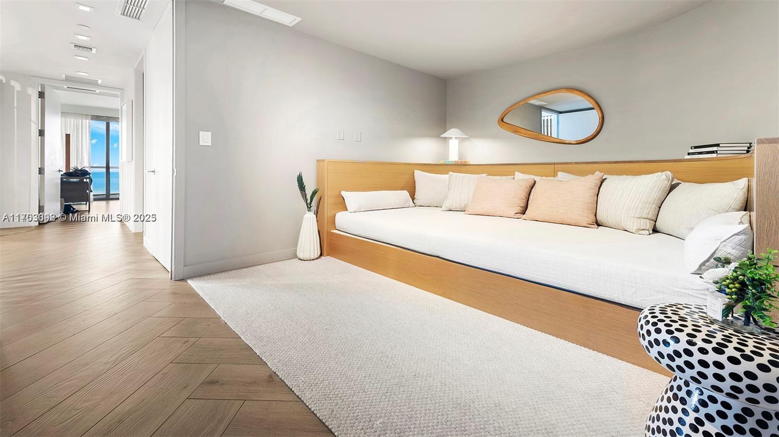 2201 COLLINS AVE CONDO - Residential