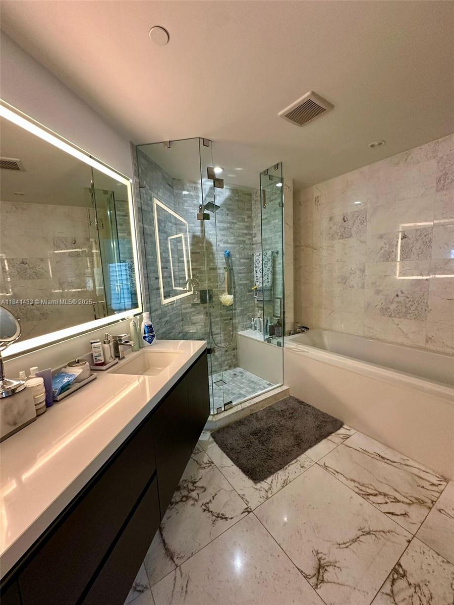 PARAMOUNT MIAMI WORLDCENT - Residential