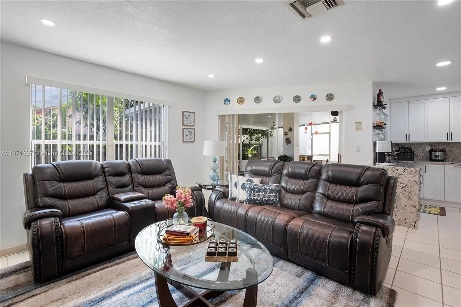 Miami, Florida 33186, United States, 4 Bedrooms Bedrooms, ,3 BathroomsBathrooms,Residential,Active,204585