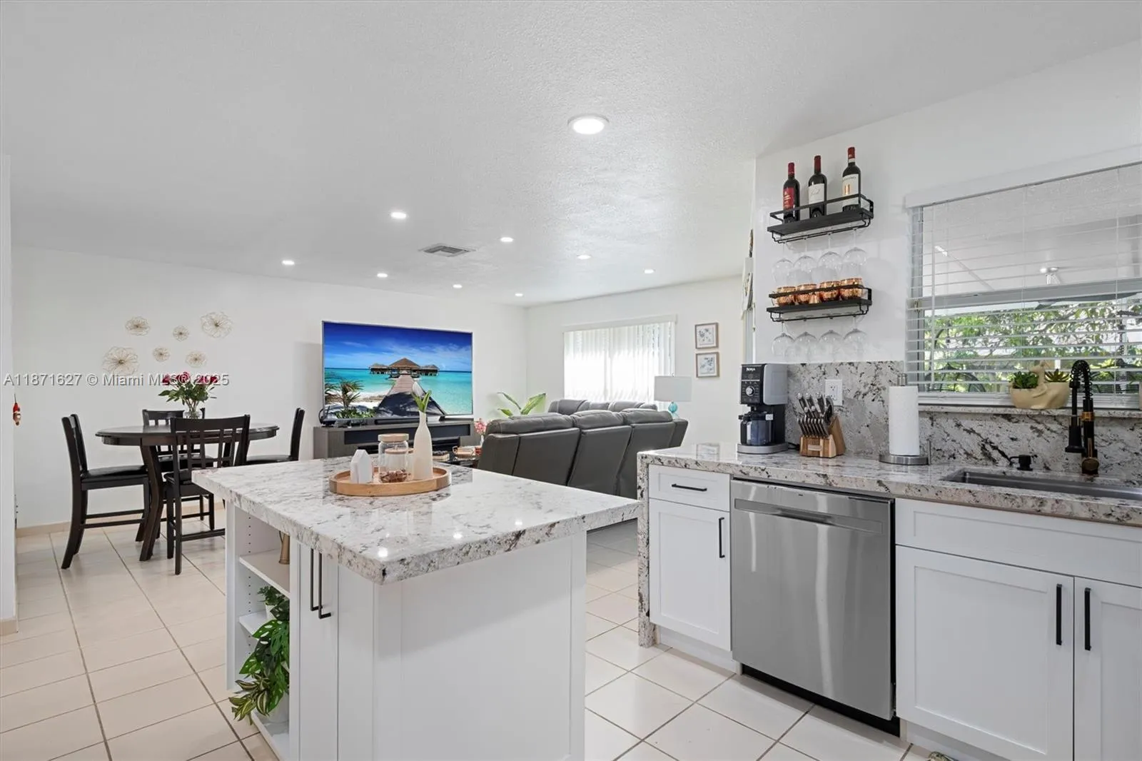 Miami, Florida 33186, United States, 4 Bedrooms Bedrooms, ,3 BathroomsBathrooms,Residential,Active,204585