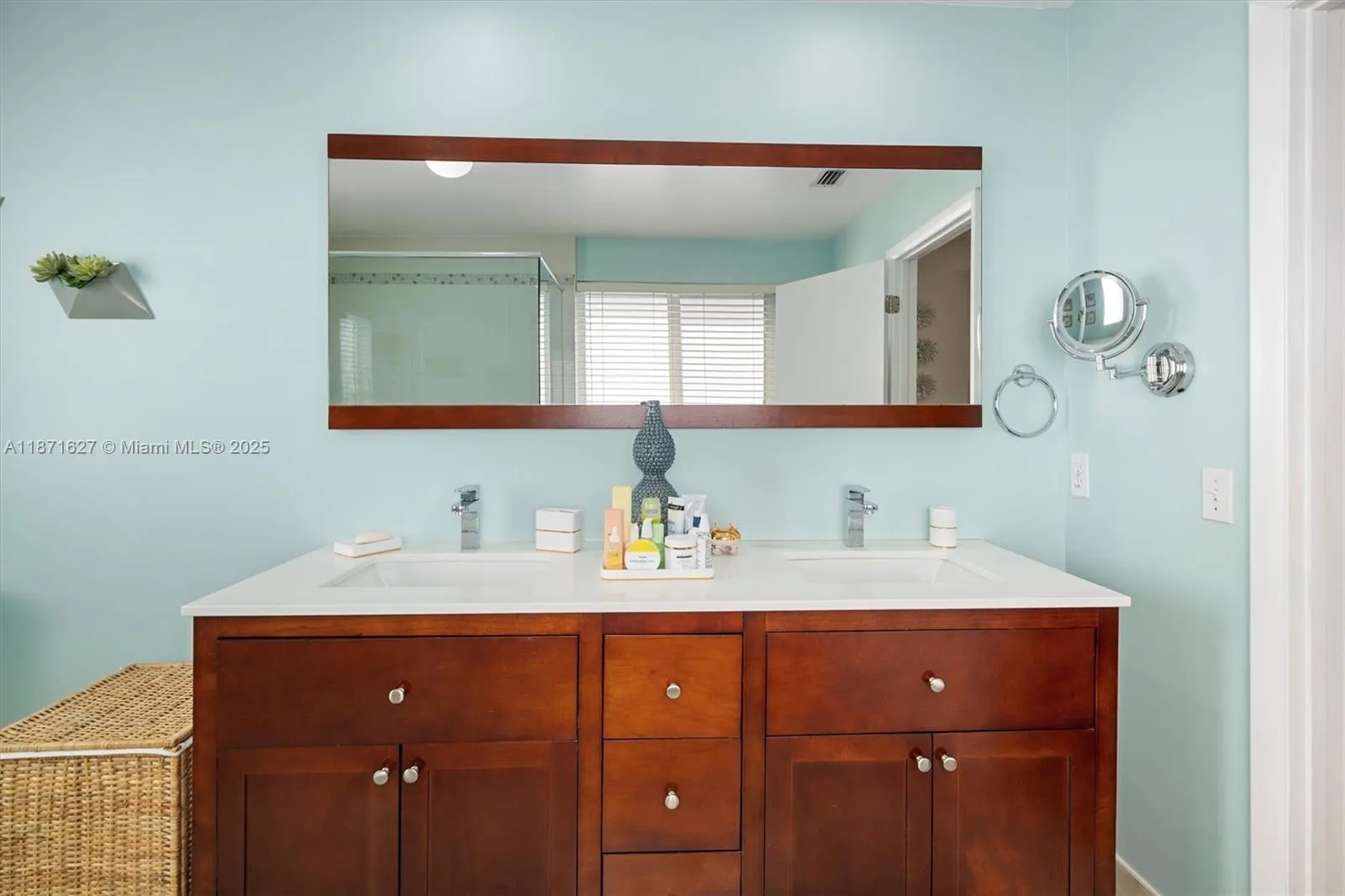 Miami, Florida 33186, United States, 4 Bedrooms Bedrooms, ,3 BathroomsBathrooms,Residential,Active,204585