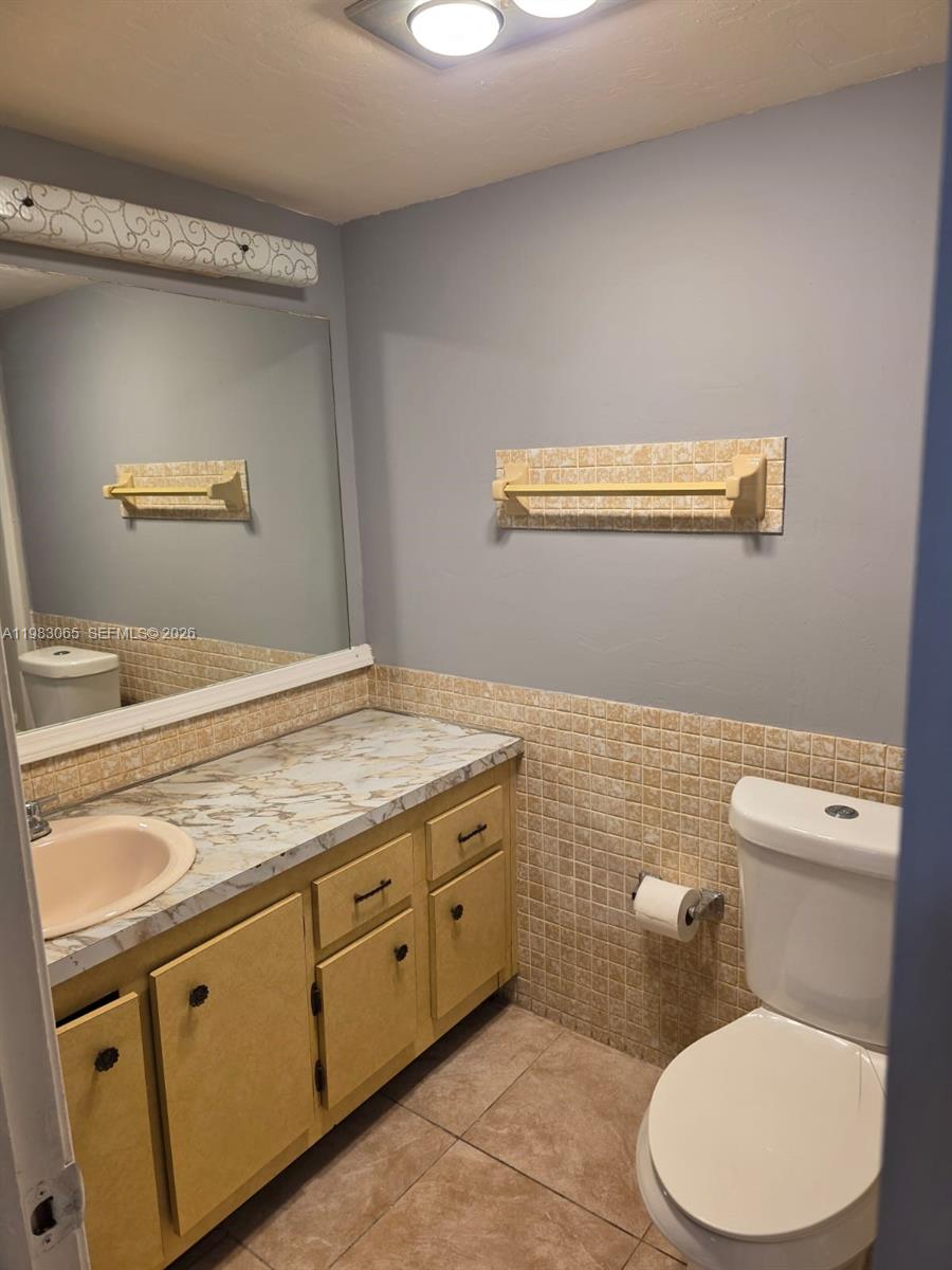 CASTLE APARTMENTS 17 COND - Residential Lease