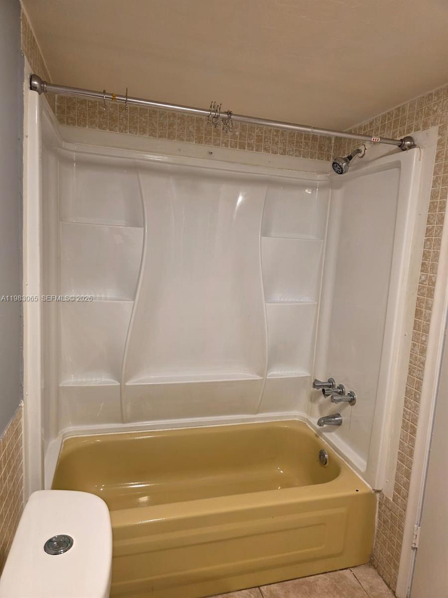 CASTLE APARTMENTS 17 COND - Residential Lease